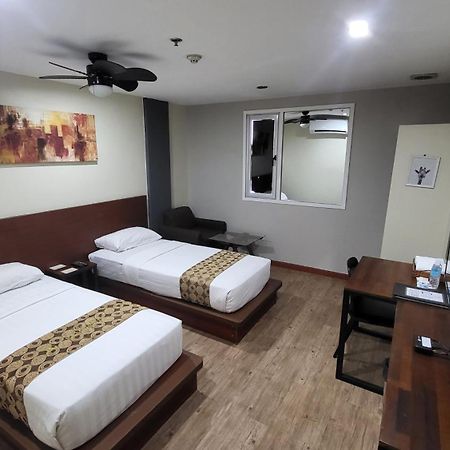 Dg Grami Hotel Paranaque City ภายนอก รูปภาพ
