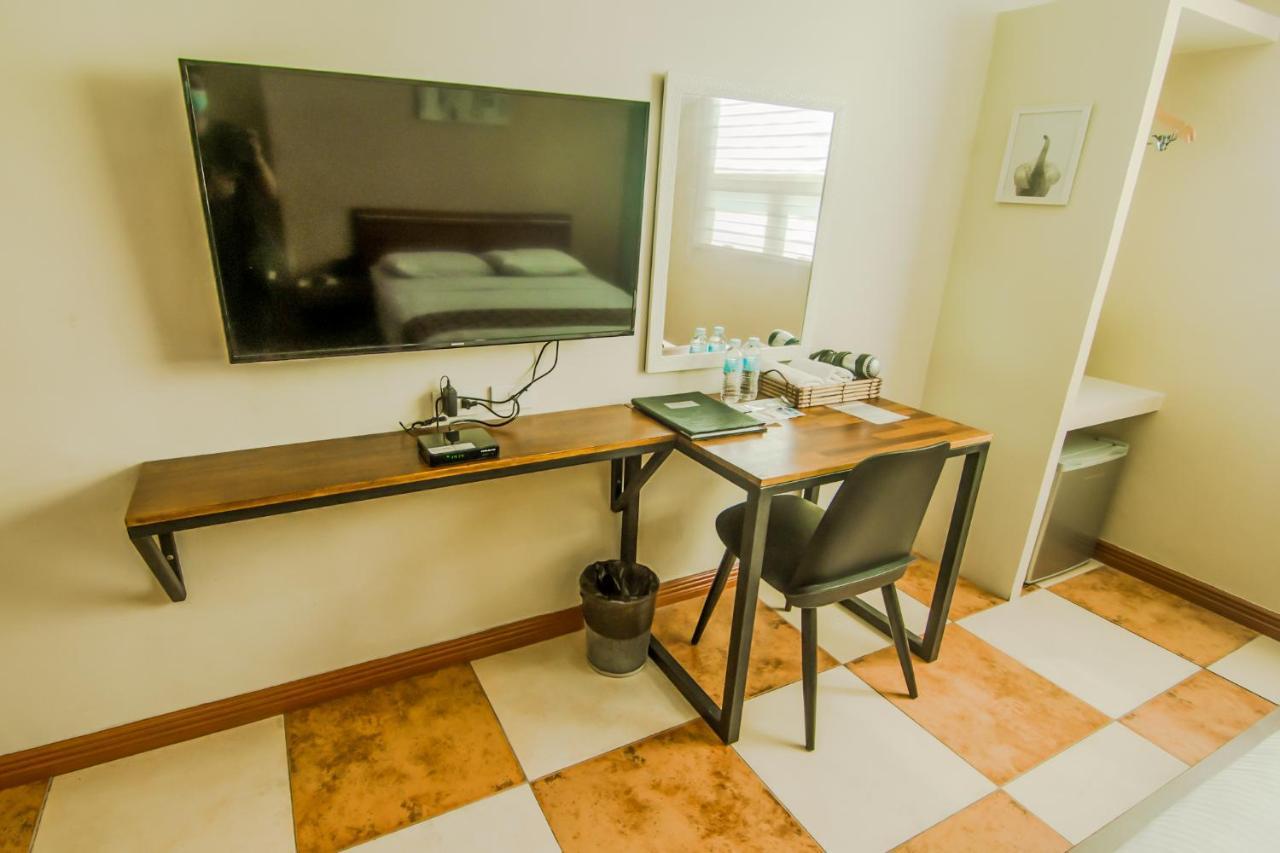 Dg Grami Hotel Paranaque City ภายนอก รูปภาพ